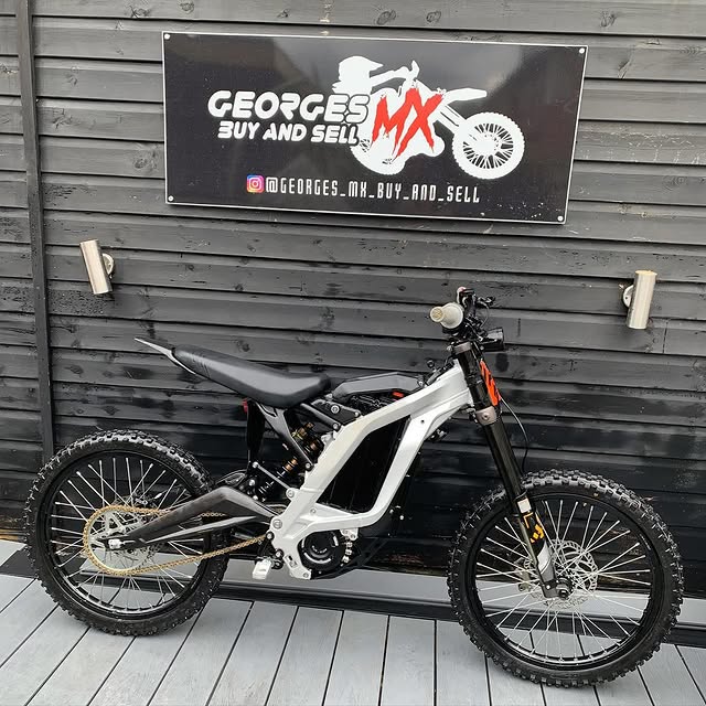 543379585_17923816611129457_1252045042934912639_n. white Surron light bee x off road 2021 - Image 3