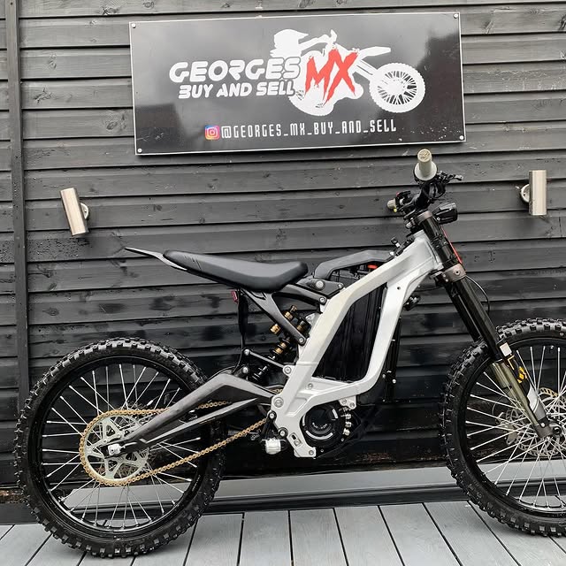 543429752_17923816641129457_8976848742462241749_n. white Surron light bee x off road 2021 - Image 2